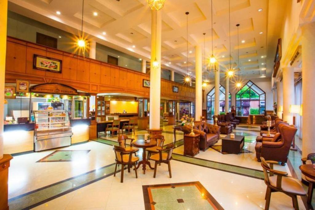 Nh Elegant Hotel Sakon Nakhon Dış mekan fotoğraf