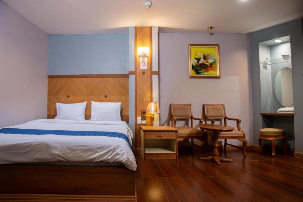 Nh Elegant Hotel Sakon Nakhon Dış mekan fotoğraf