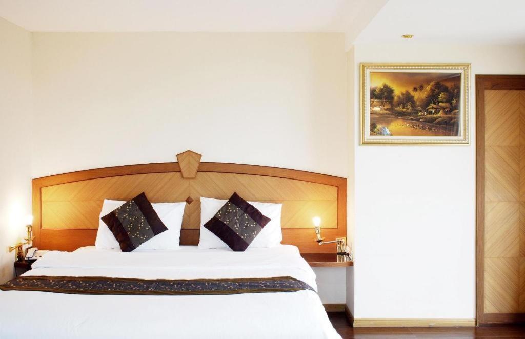 Nh Elegant Hotel Sakon Nakhon Dış mekan fotoğraf