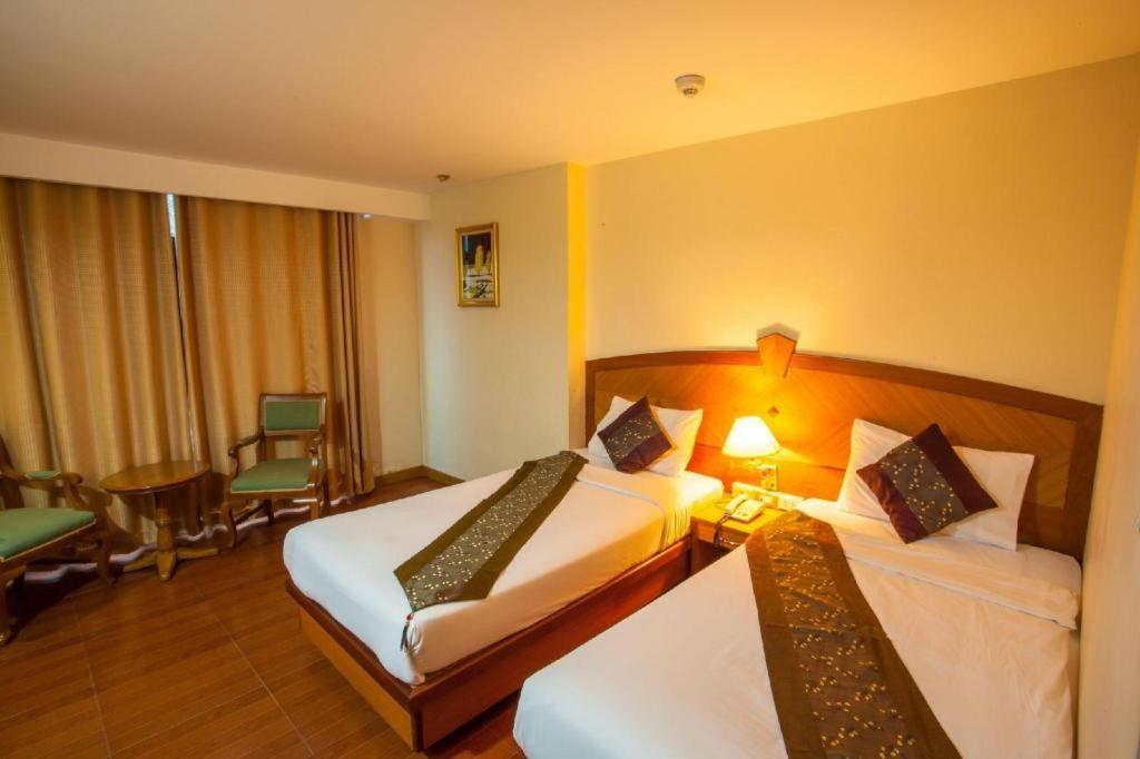 Nh Elegant Hotel Sakon Nakhon Dış mekan fotoğraf