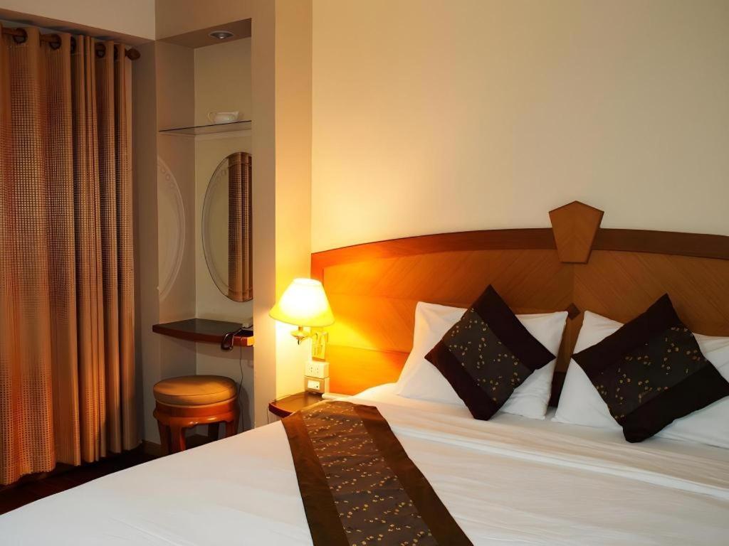 Nh Elegant Hotel Sakon Nakhon Dış mekan fotoğraf