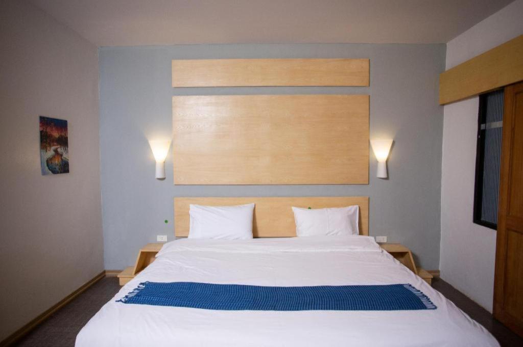 Nh Elegant Hotel Sakon Nakhon Dış mekan fotoğraf