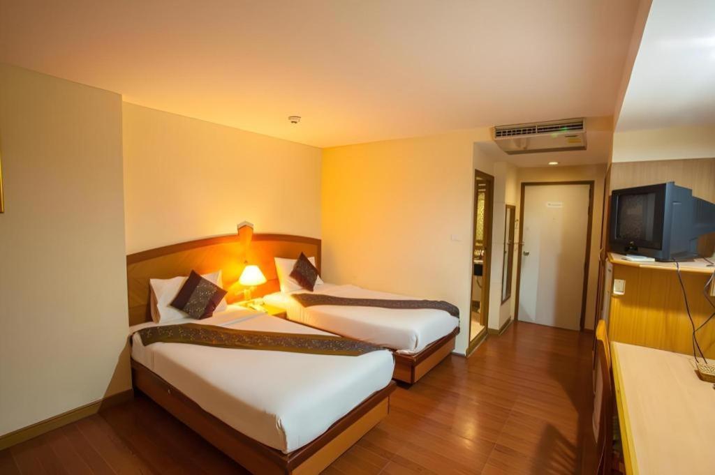 Nh Elegant Hotel Sakon Nakhon Dış mekan fotoğraf