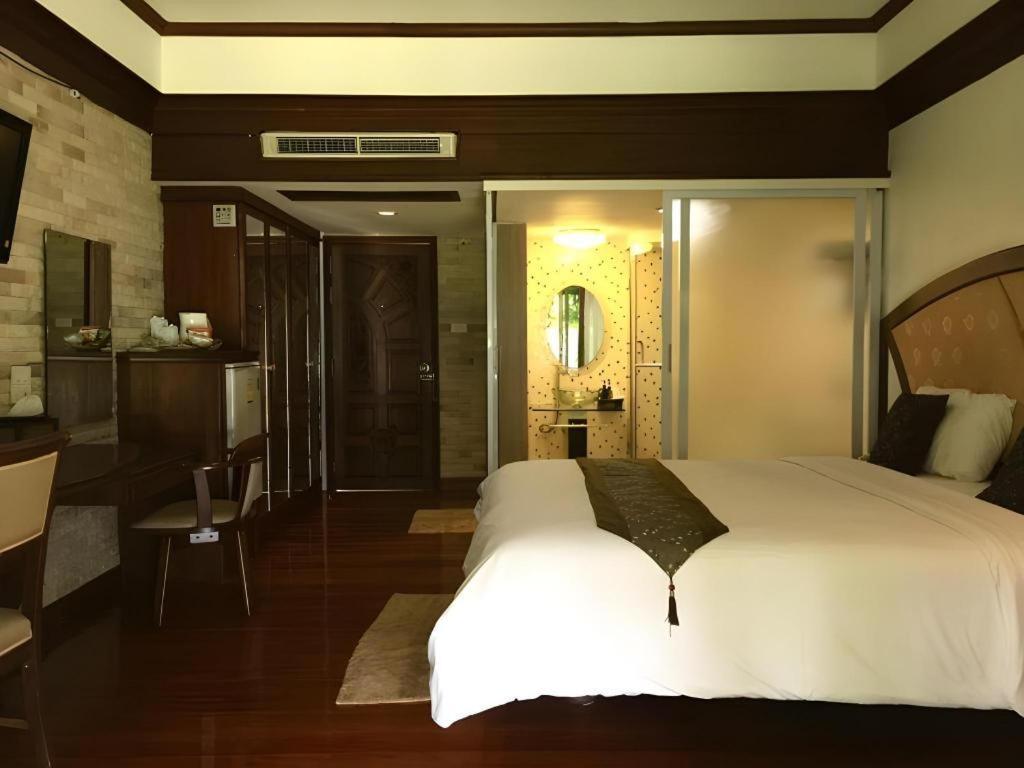 Nh Elegant Hotel Sakon Nakhon Dış mekan fotoğraf