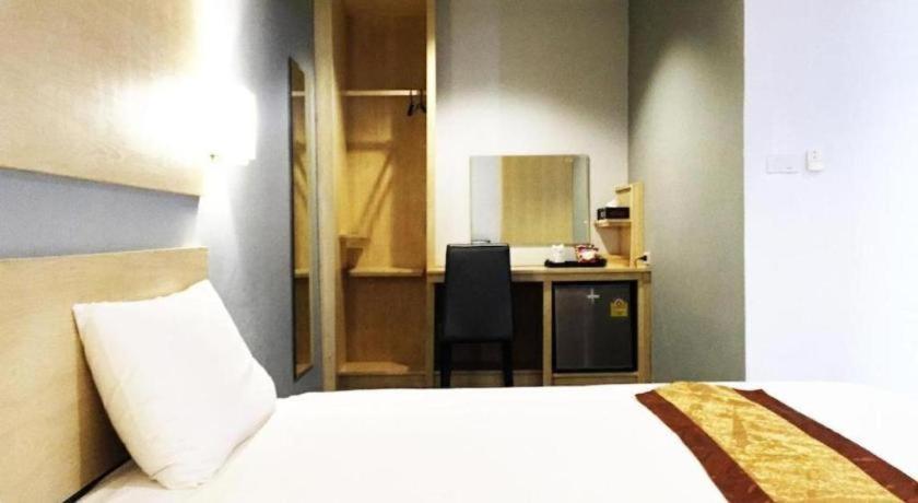 Nh Elegant Hotel Sakon Nakhon Dış mekan fotoğraf
