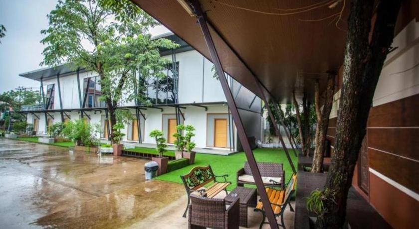 Nh Elegant Hotel Sakon Nakhon Dış mekan fotoğraf