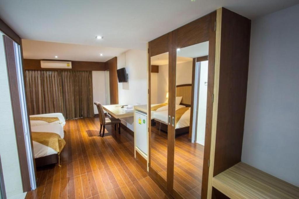 Nh Elegant Hotel Sakon Nakhon Dış mekan fotoğraf