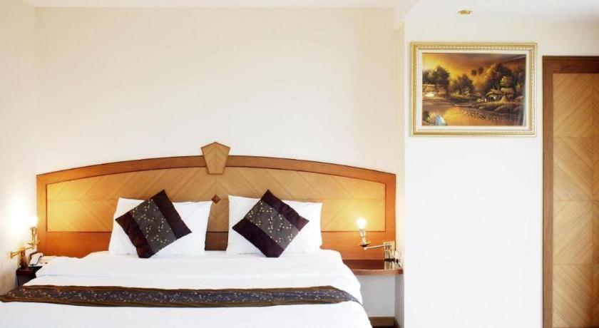 Nh Elegant Hotel Sakon Nakhon Dış mekan fotoğraf