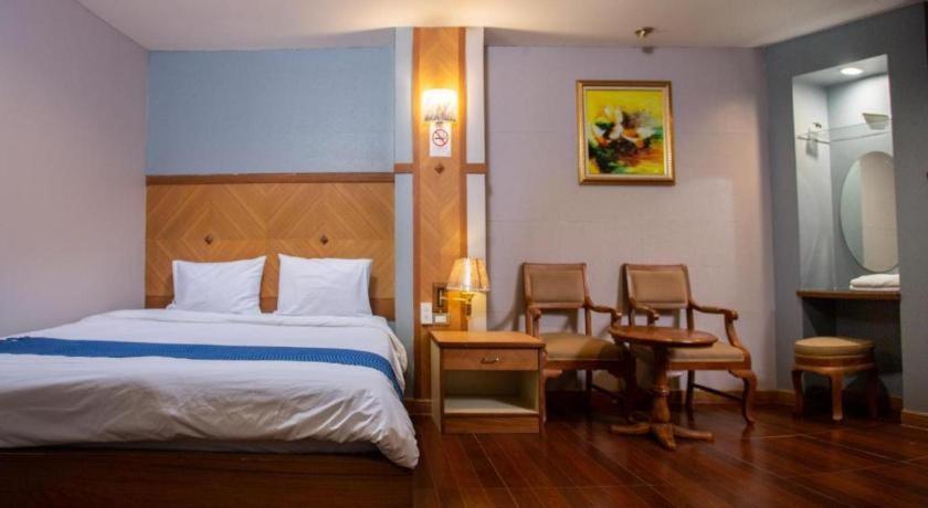 Nh Elegant Hotel Sakon Nakhon Dış mekan fotoğraf