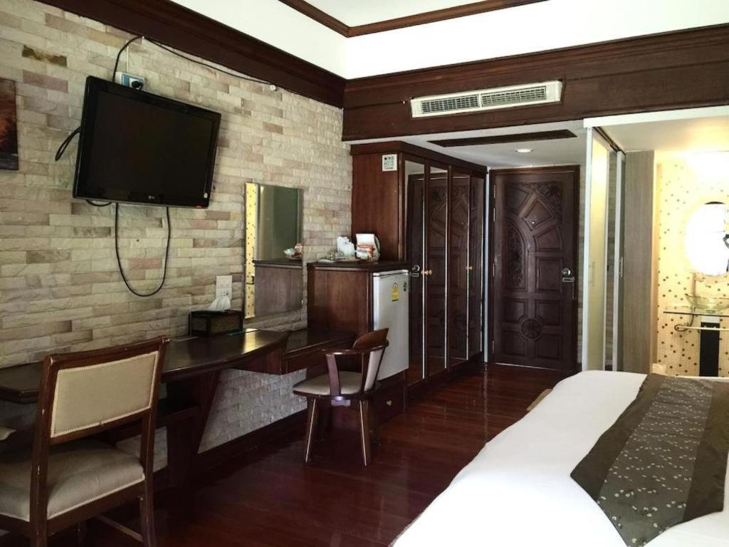 Nh Elegant Hotel Sakon Nakhon Dış mekan fotoğraf