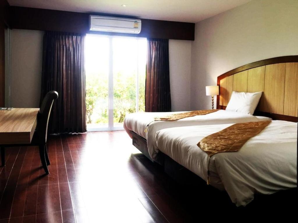 Nh Elegant Hotel Sakon Nakhon Dış mekan fotoğraf