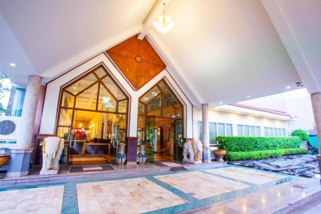 Nh Elegant Hotel Sakon Nakhon Dış mekan fotoğraf