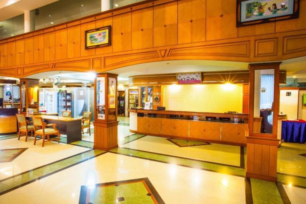 Nh Elegant Hotel Sakon Nakhon Dış mekan fotoğraf
