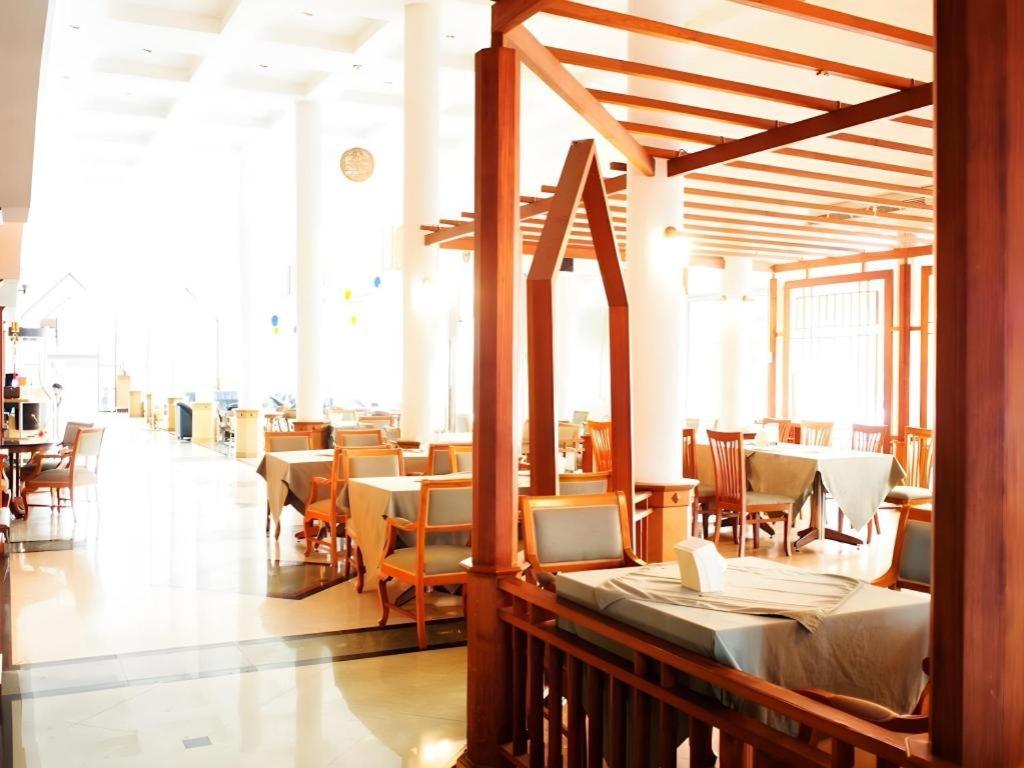 Nh Elegant Hotel Sakon Nakhon Dış mekan fotoğraf