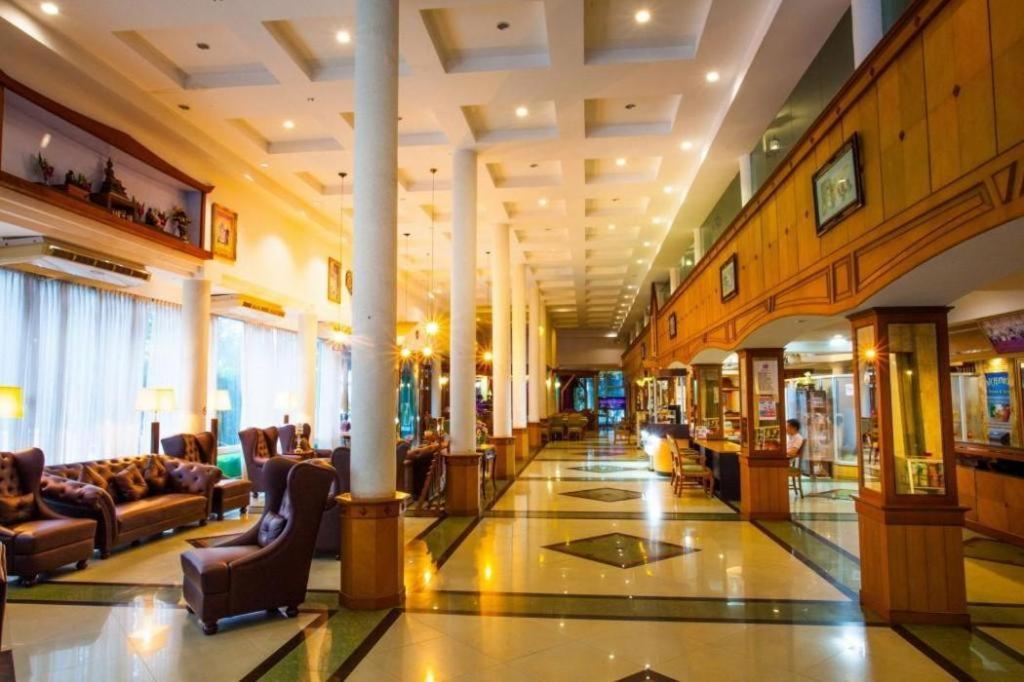 Nh Elegant Hotel Sakon Nakhon Dış mekan fotoğraf