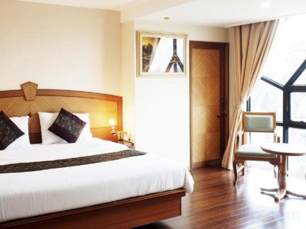 Nh Elegant Hotel Sakon Nakhon Dış mekan fotoğraf